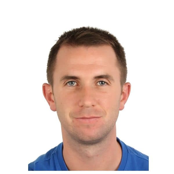 ديرموت سيمبسون، أخصائي علاج طبيعي معتمد ومؤسس MVP